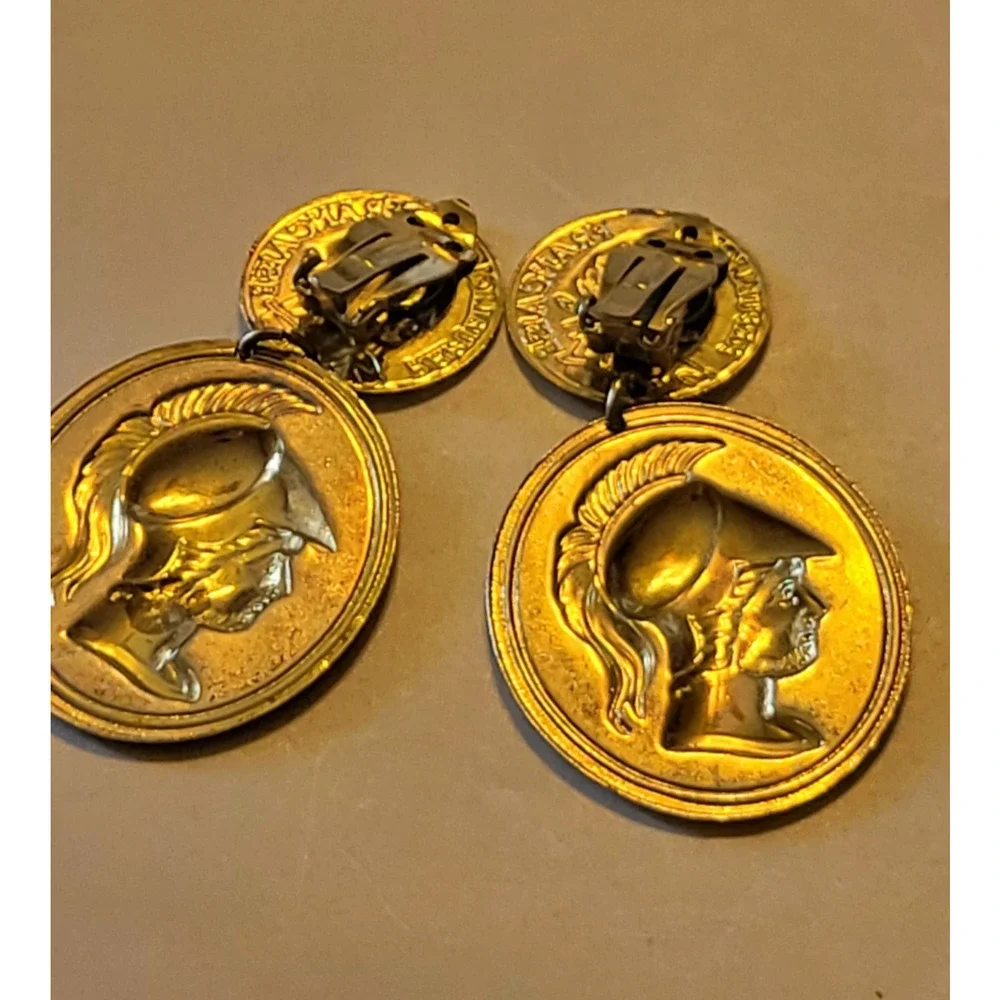 Vintage Estate Earrings Gold Tone Roman Soldier Cameo Dangling Clip-On‎ Jewelry